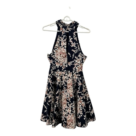 B. Darlin Floral. Halter Style Dress. Jrs. Medium. Excellent Condition - Picture 4 of 14